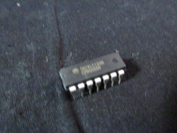 MOTOROLA SN74LS132N